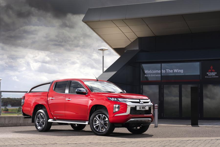  Mitsubishi L200 Barbarian X Double Cab 2019 года  (UK) (фото 1 из 40)